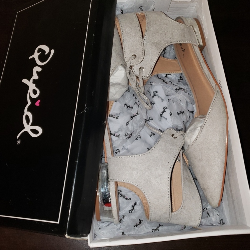 Shoes - Picture 4 of 4